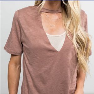 🌿🌸Lollie Choker Tee/  in White color